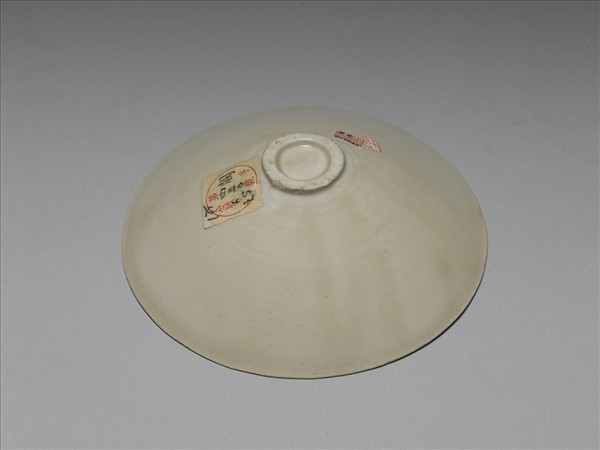 定窯 旋紋笠式盞