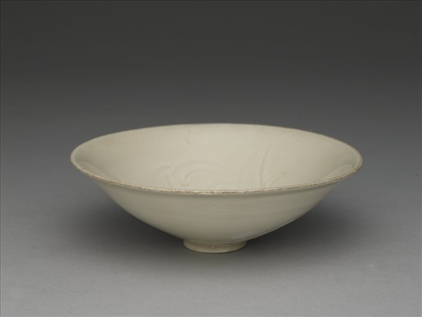 定窯 白釉劃花蓮紋碗
