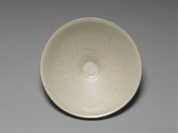 定窯 白釉劃花蓮紋碗
