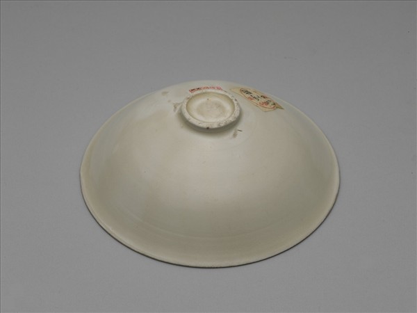 定窯 白釉劃花蓮紋碗