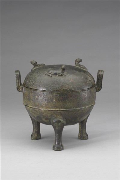 蟠虺紋鼎