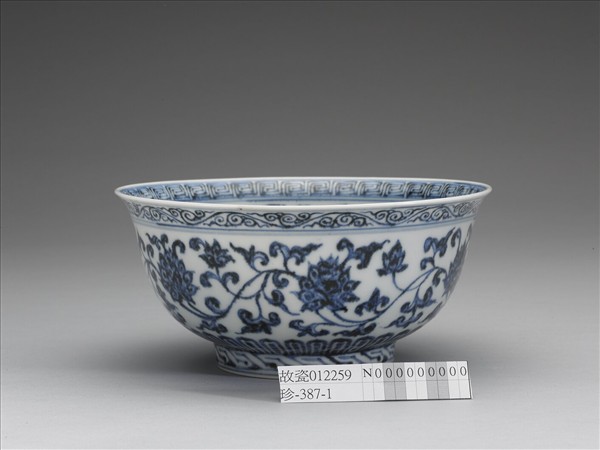 青花四季花卉紋碗