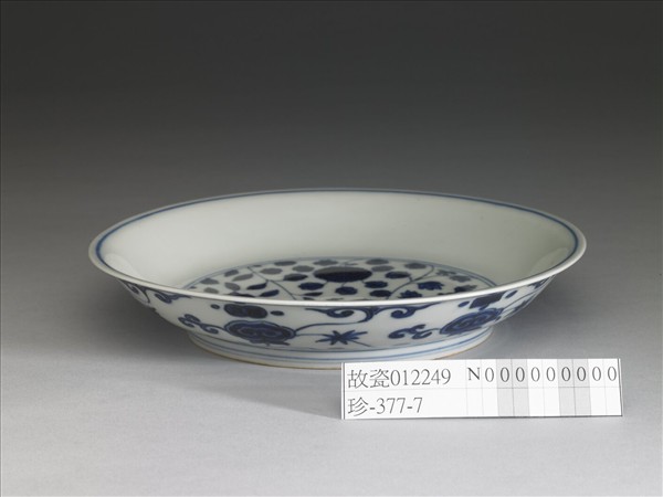 青花靈芝花卉紋盤