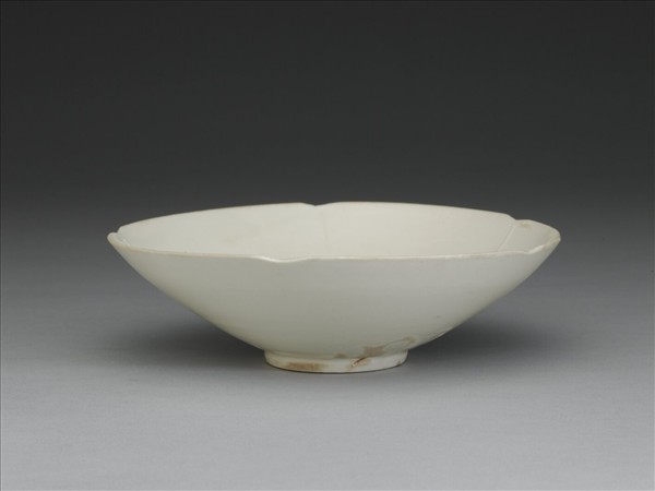 邢窯系 白瓷花口碗
