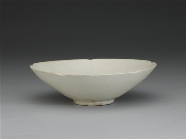 邢窯系 白瓷花口碗