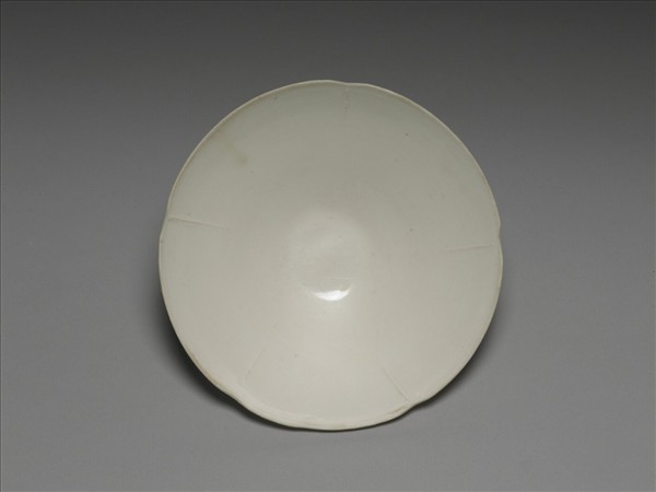 邢窯系 白瓷花口碗