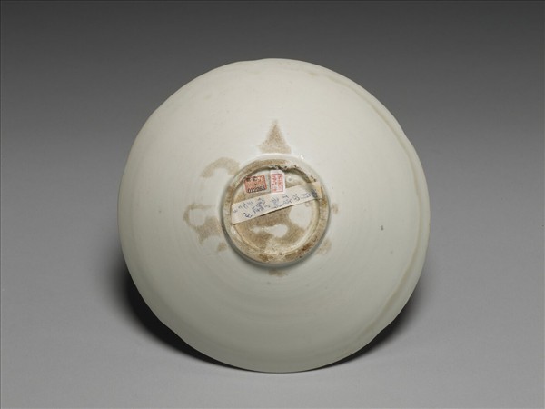 邢窯系 白瓷花口碗