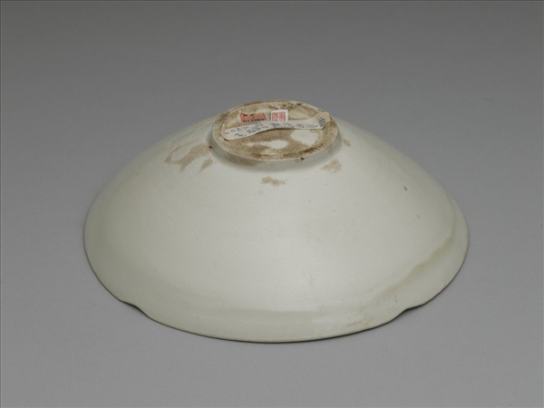 邢窯系 白瓷花口碗