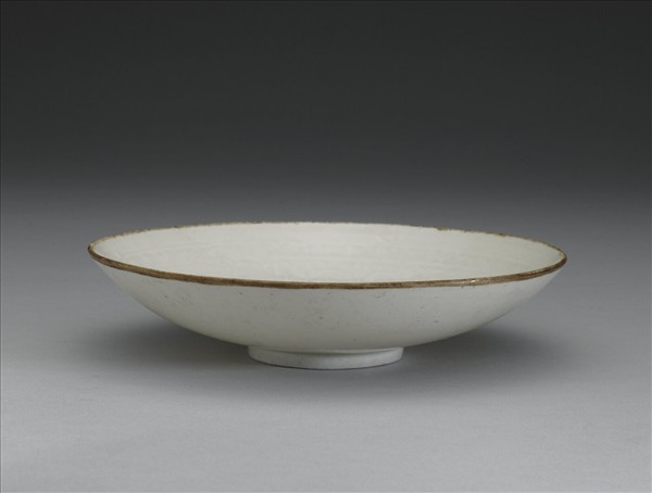 景德鎮窯 白瓷印花石榴梅月圖碗