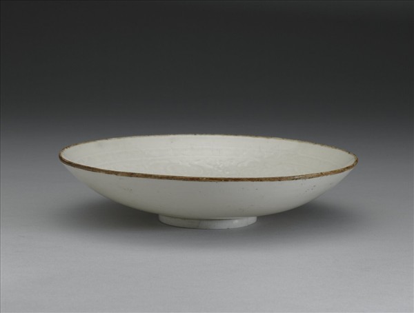 景德鎮窯 白瓷印花石榴梅月圖碗