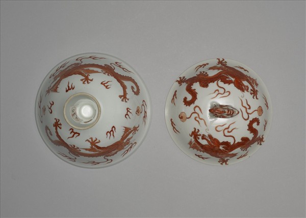 白瓷描紅雙龍紋高足蓋碗