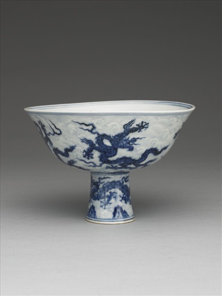 青花波濤五龍紋高足碗