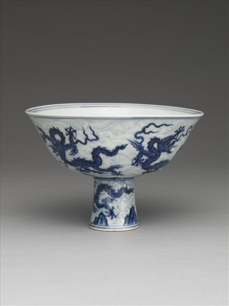 青花波濤五龍紋高足碗
