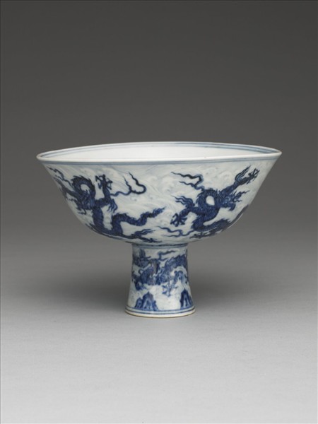 青花波濤五龍紋高足碗
