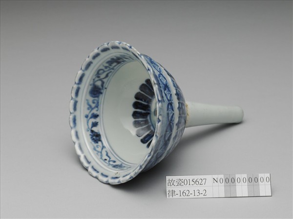 青花番蓮漏斗