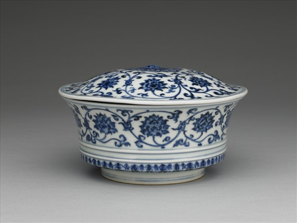 青花纏枝番蓮紋蓋碗