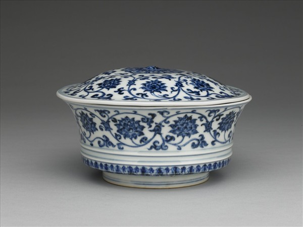 青花纏枝番蓮紋蓋碗