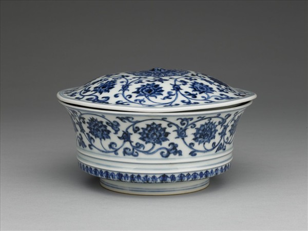 青花纏枝番蓮紋蓋碗