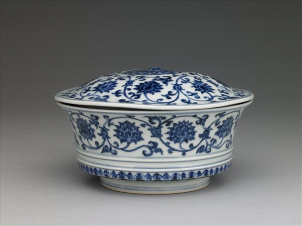 青花纏枝番蓮紋蓋碗