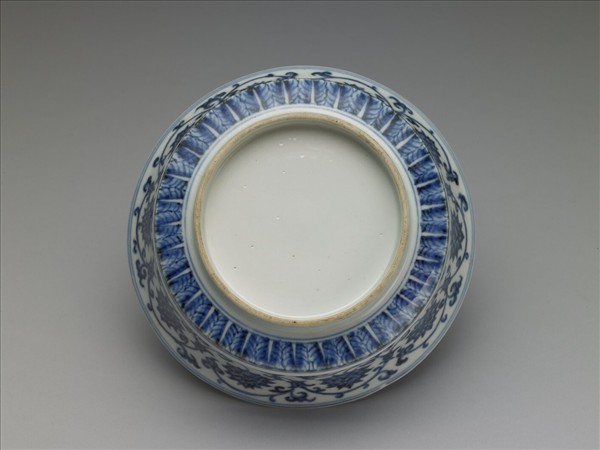 青花纏枝番蓮紋蓋碗