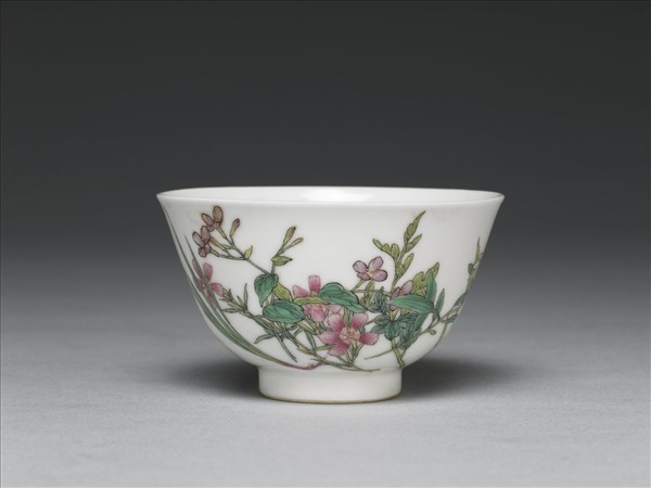 琺瑯彩花卉酒鍾