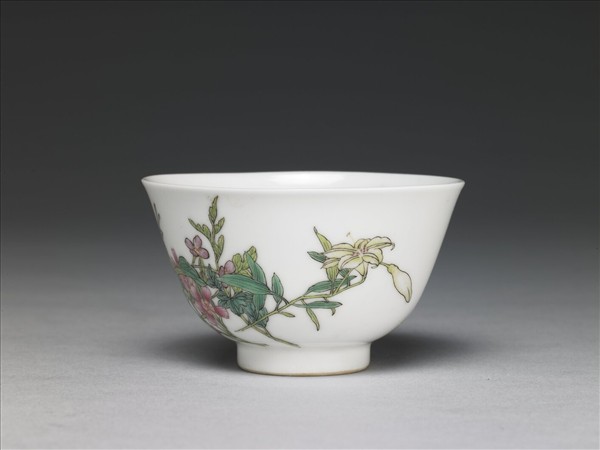 琺瑯彩花卉酒鍾