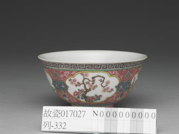 琺瑯彩四季花卉紋碗