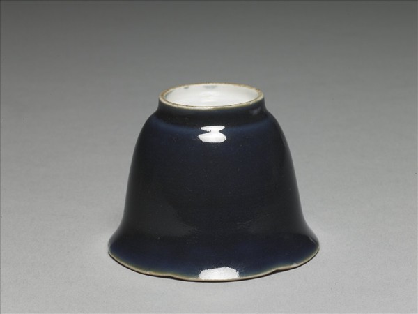 官窯 霽青釉葵口杯