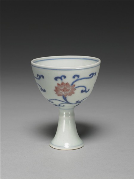 青花釉裡紅番蓮紋高足杯