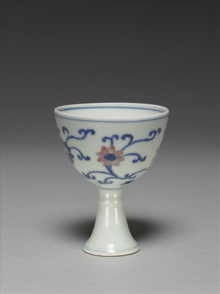 青花釉裡紅番蓮紋高足杯