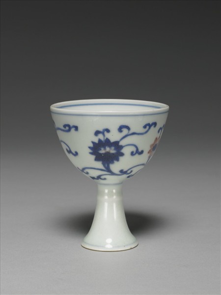 青花釉裡紅番蓮紋高足杯