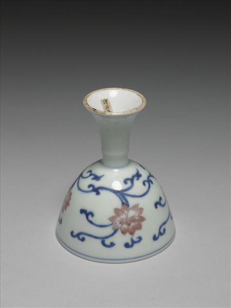 青花釉裡紅番蓮紋高足杯