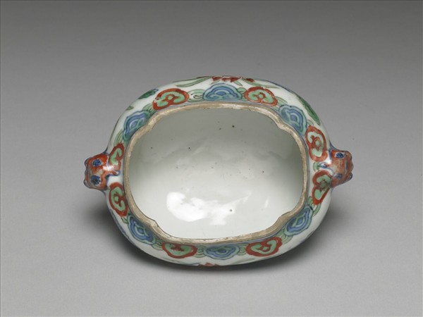 五彩蓮塘紋獸耳三足爐