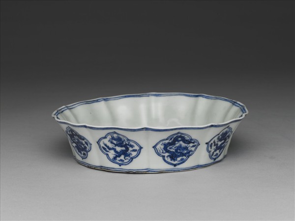 青花蟠龍牡丹花式洗