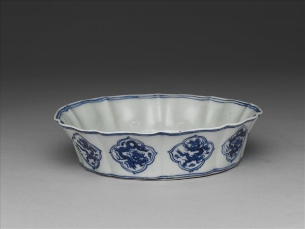 青花蟠龍牡丹花式洗