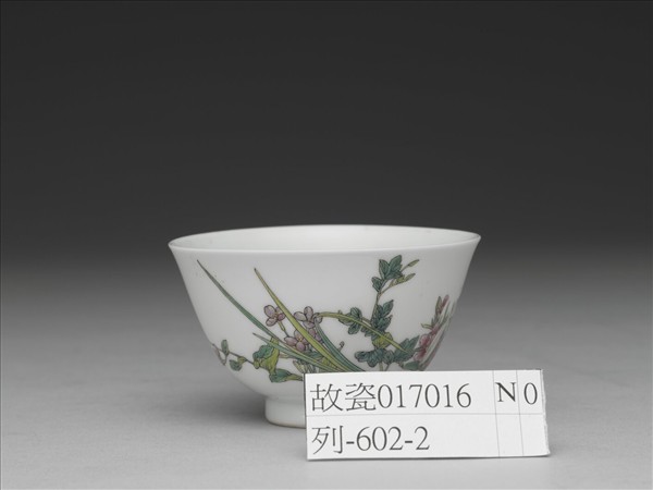 琺瑯彩花卉酒鍾