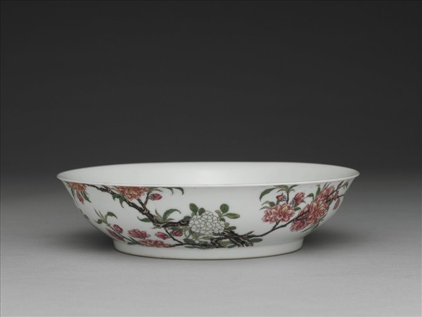 琺瑯彩海棠繡球花紋盤