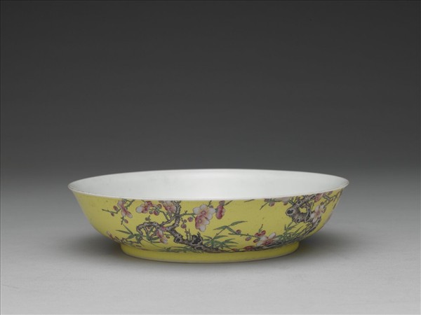 琺瑯彩瓷黃地梅竹先春盤