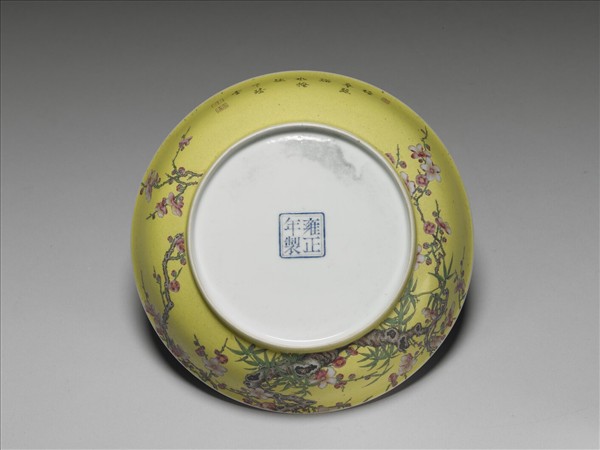 琺瑯彩瓷黃地梅竹先春盤