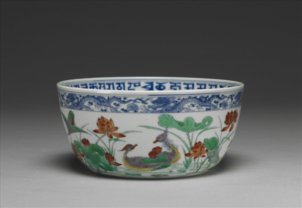 鬥彩蓮塘鴛鴦紋碗