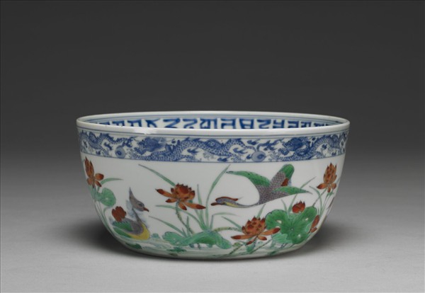 鬥彩蓮塘鴛鴦紋碗