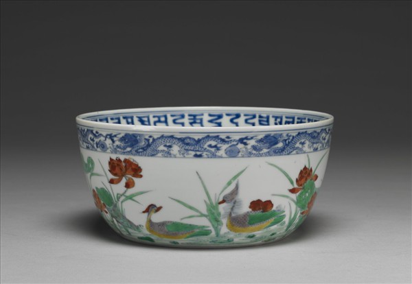 鬥彩蓮塘鴛鴦紋碗