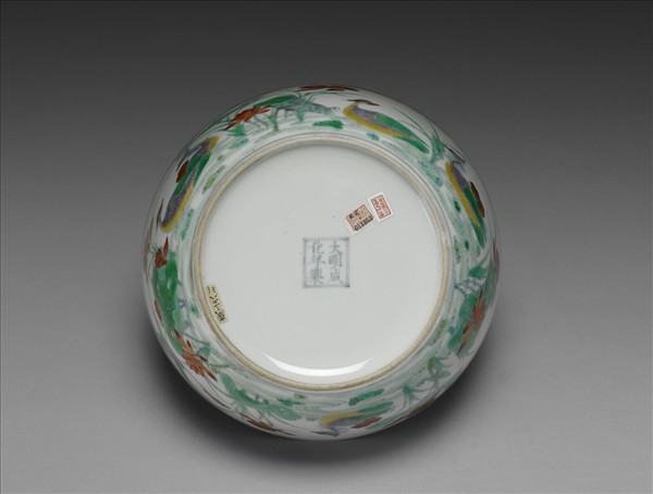 鬥彩蓮塘鴛鴦紋碗