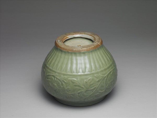 龍泉窯 青瓷劃花牡丹紋蓋罐