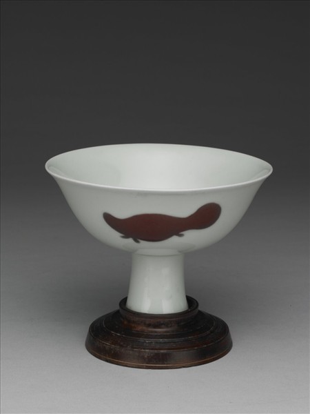 釉裡紅三魚紋高足碗