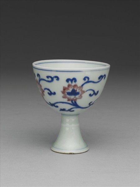 青花釉裡紅番蓮紋高足杯