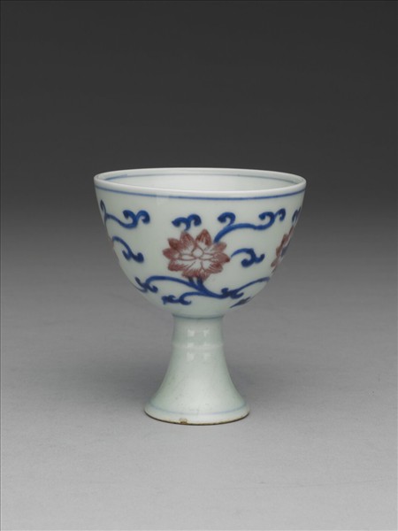青花釉裡紅番蓮紋高足杯
