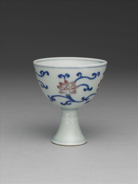 青花釉裡紅番蓮紋高足杯