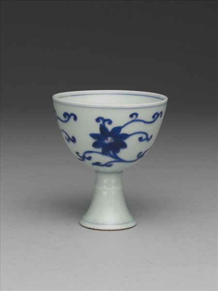青花釉裡紅番蓮紋高足杯