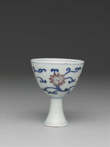 青花釉裡紅番蓮紋高足杯